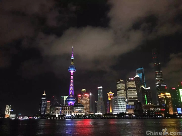 剑指“双千”目标!浦东张江发力 AI 垂类大模型，2030年产值将破千亿