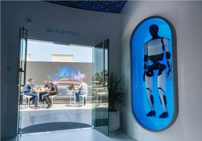 马斯克神话破灭？特斯拉首家 AI 餐厅沦为“鬼城”，主厨跑路、机器人撤退